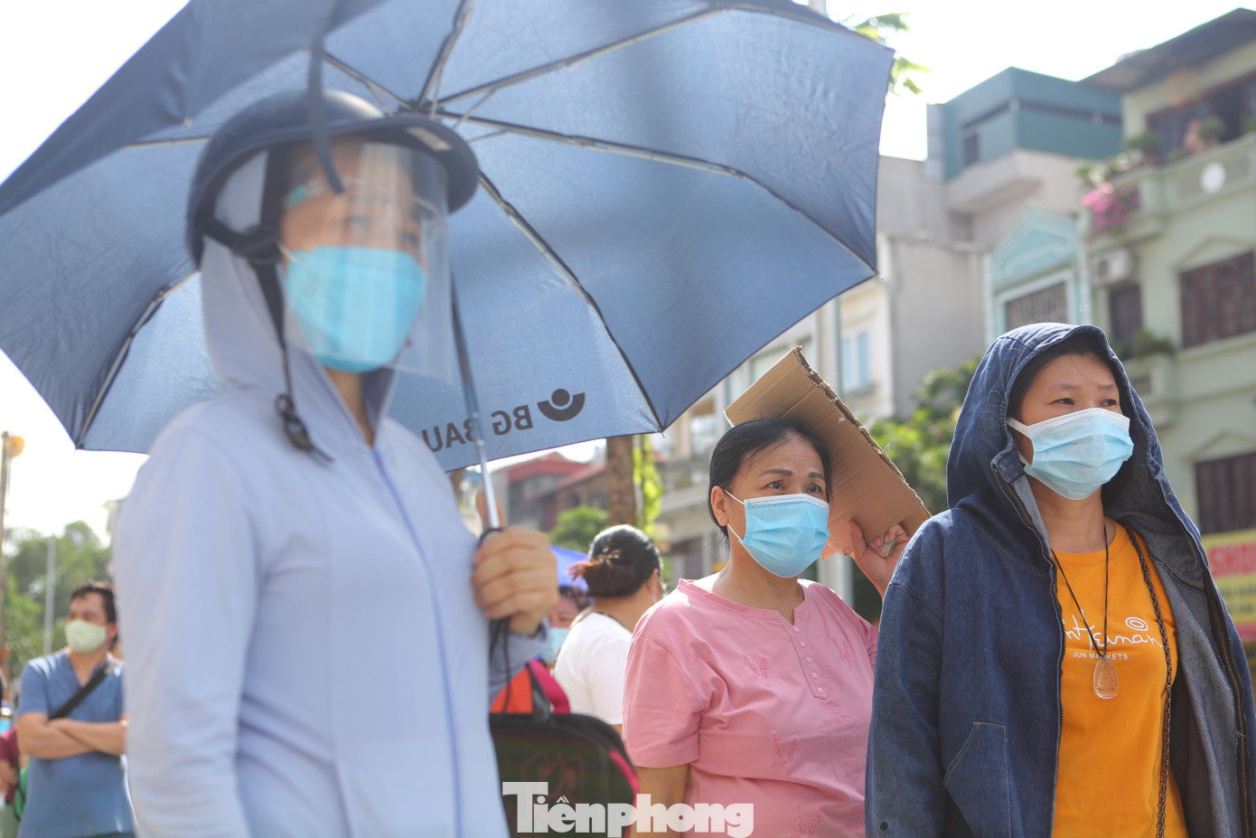 Những ngày qua do số lượng người có nhu cầu mua lớn, để tránh tập trung đông người, đảm bảo công tác phòng chống dịch, phường Thuỵ Khuê đã trưng dụng Trường tiểu học Chu Văn An thành điểm bán bánh trung thu lưu động