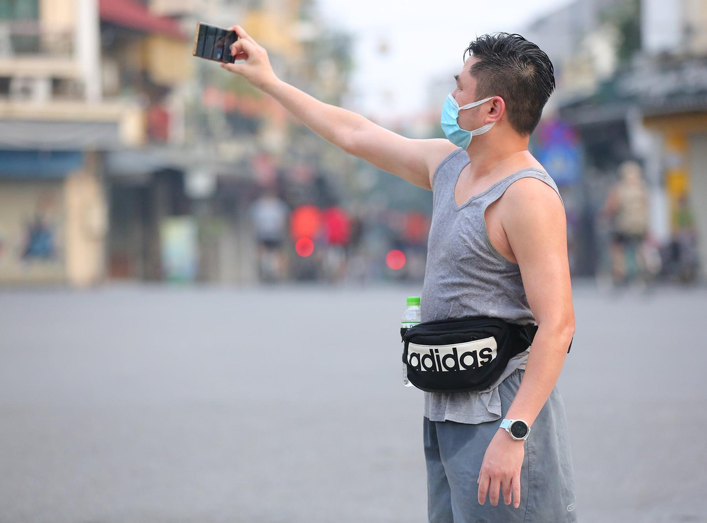 Người dân phấn khởi ghi lại khoảnh khắc luyện tập sau thời gian dài phải tự tập ở nhà.