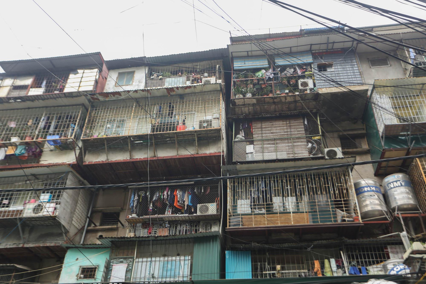 Khi không may xảy ra hoả hoạn, lực lượng Phòng cháy chữa cháy sẽ rất khó khăn tiếp cận hiện trường để cứu người và tài sản.