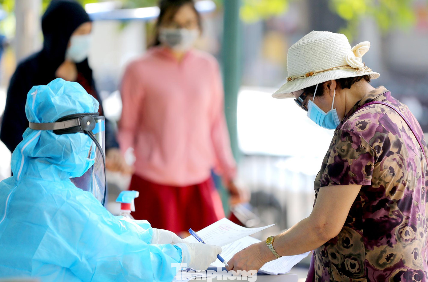 Trước đó vào tối 7/5, Sở Y tế Hà Nội đã có công văn thượng khẩn đề nghị các địa phương rà soát lập danh sách toàn bộ những người đã đến bệnh viện K cơ sở Tân Triều từ ngày 14/4 - 7/5.