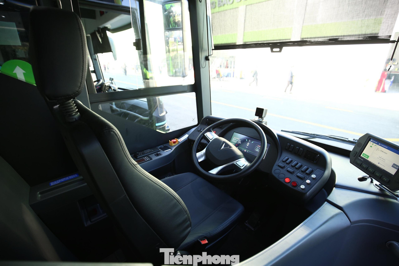 Các xe với nhiều ứng dụng công nghệ tiên tiến, hệ thống vé điện tử đánh dấu bước phát triển mới của mạng lưới xe buýt thủ đô.