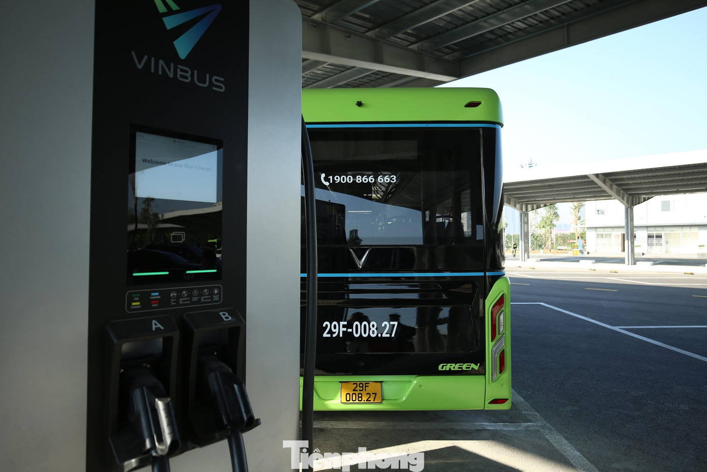 Xe sử dụng năng lượng sạch, không phát khí thải, không gây ô nhiễm tiếng ồn, di chuyển êm ái mang lại cho hành khách sự thoải mái, khắc phục hiện tượng say xe hay khó chịu trong suốt hành trình.