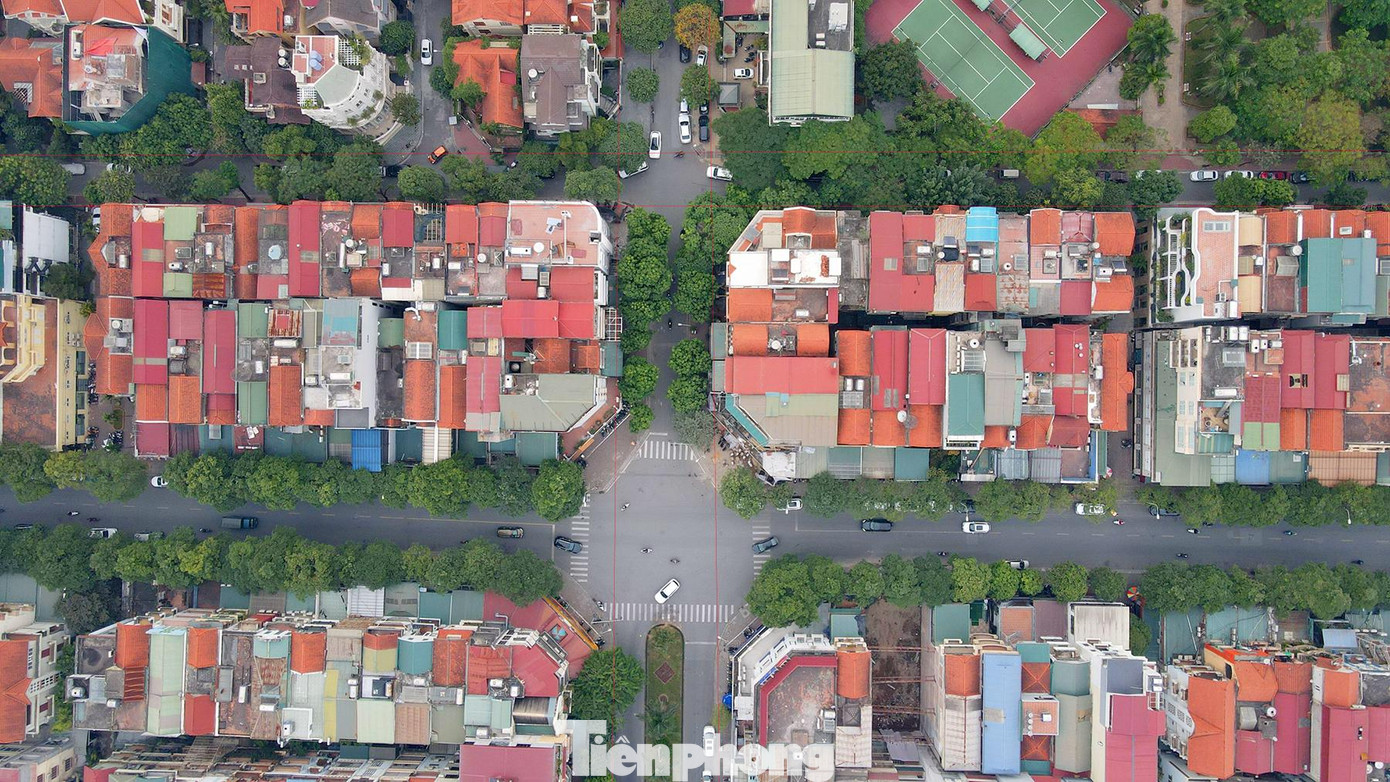 Toàn cảnh 2 tuyến đường mang tên vợ chồng nhà thơ Lưu Quang Vũ và Xuân Quỳnh có điểm ngã tư giao nhau.