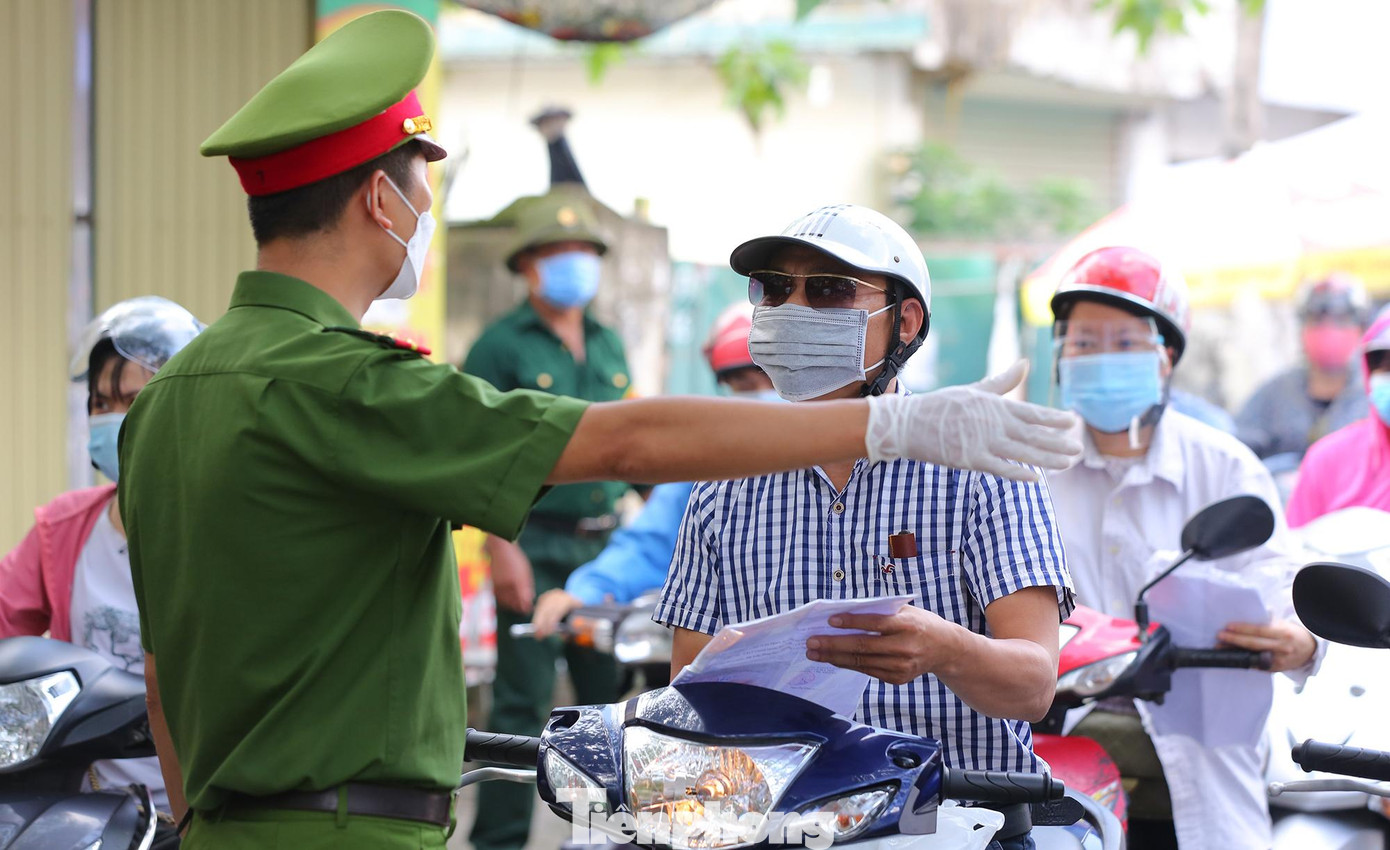 Đặc biệt, huyện vừa phát hiện một số ca mắc COVID-19 như tại Bệnh viện đa khoa Nông nghiệp (cơ sở Ngọc Hồi) nên chính quyền Huyện hạn chế tối đa người dân ra đường nếu không có việc thật sự cần thiết.