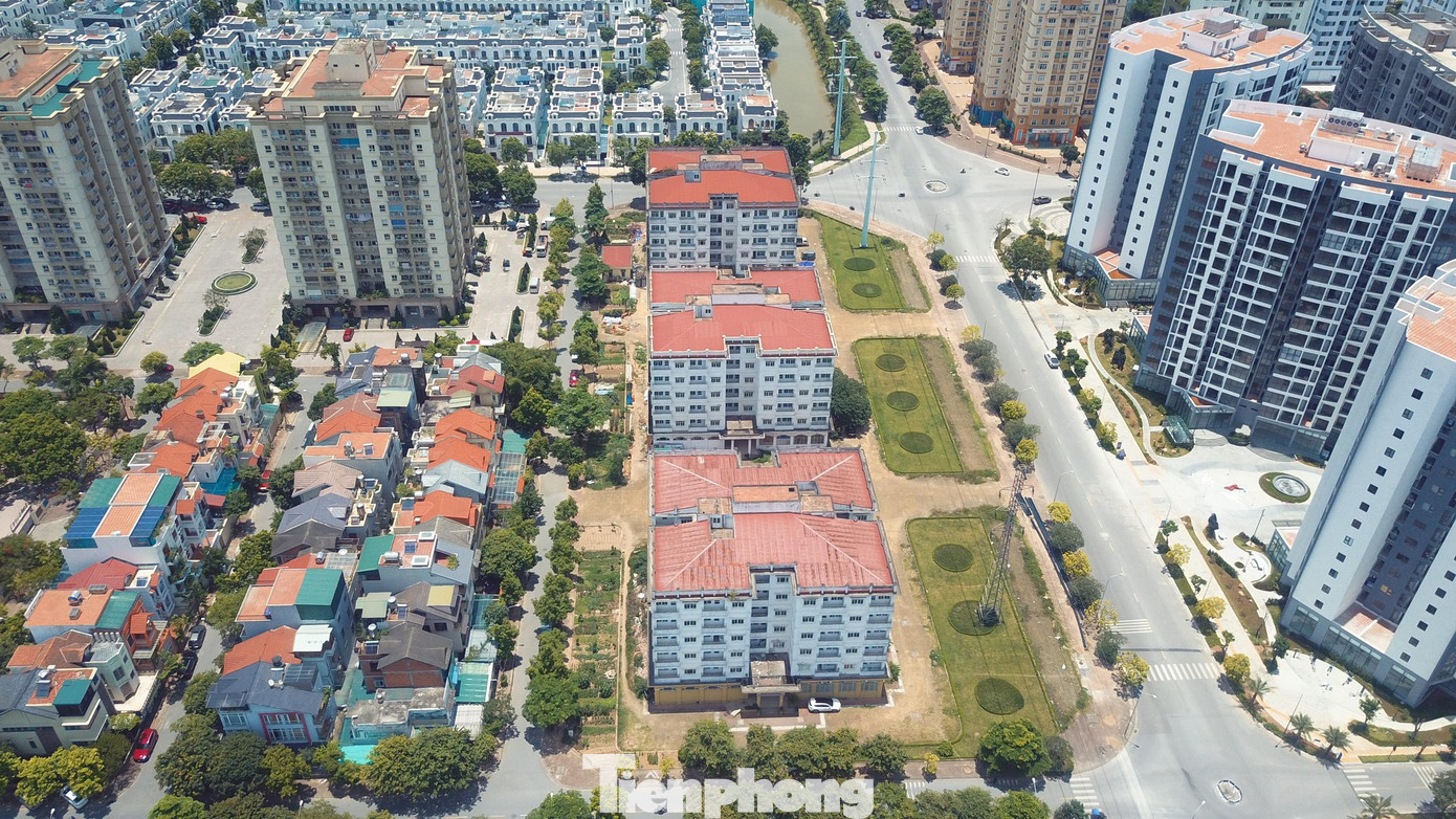 Tại quận Long Biên có khu nhà tái định cư N3 - N4 - N5 thuộc khu đô thị Sài Đồng với quy mô 150 căn hộ được triển khai xây dựng từ năm 2001-2006 do Hanco3 làm chủ đầu tư.