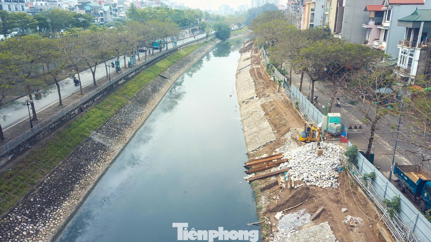Dự án hệ thống cống gom nước thải dài 21km, trong đó có hơn 11km đi ngầm dưới lòng sông Tô Lịch.