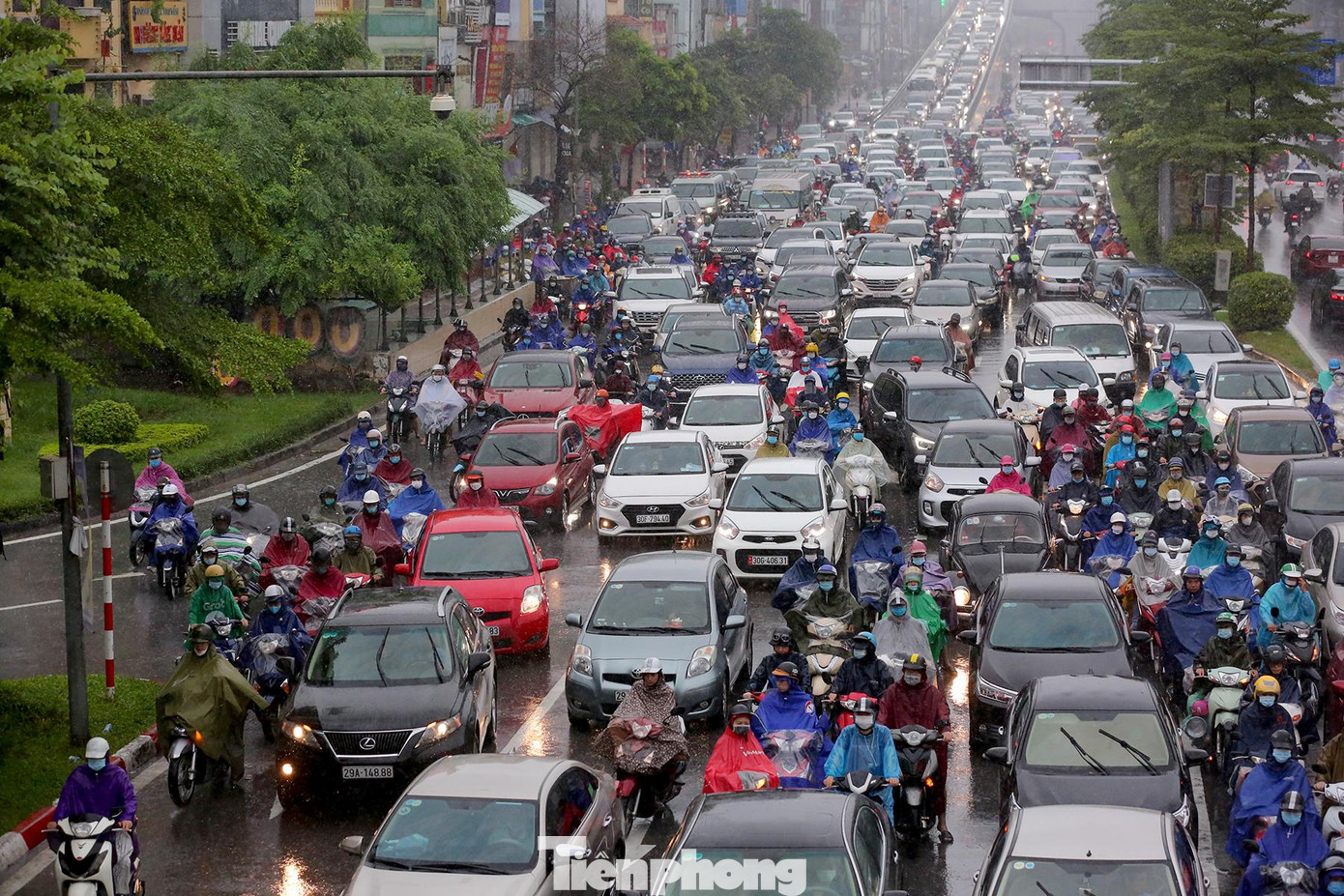 Theo ghi nhận sáng nay, thời tiết tiếp tục trở lạnh, nhiệt độ thấp nhất phổ biến 20 - 22 độ C.