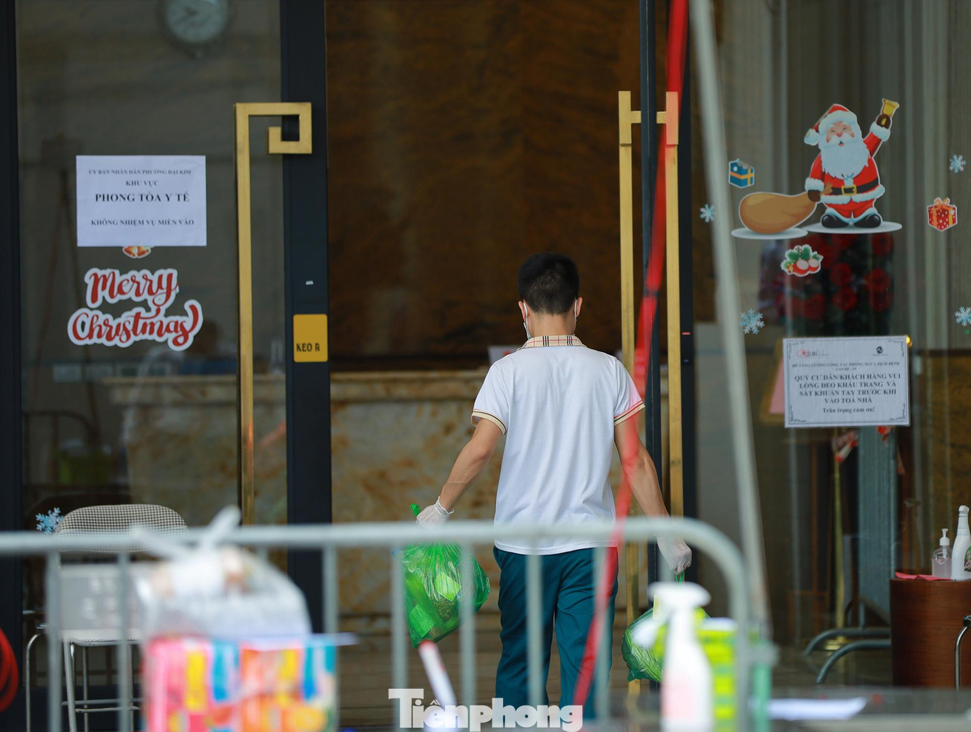 Tính đến sáng 28/5, Hà Nội ghi nhận các ca mắc đều thuộc 2 ca thuộc chùm ca bệnh tại khu chung cư Times City và Tập đoàn T&amp;T (đây là 2 chùm ca bệnh chưa rõ nguồn lây), 1 ca thuộc chùm ca bệnh tại Bệnh viện Bệnh nhiệt đới Trung ương cơ sở 2, 2 ca thuộc chùm ca liên quan đến tỉnh Bắc Ninh và 2 ca thuộc chùm ca bệnh tại Bệnh viện K cơ sở Tân Triều. Tất cả những trường hợp này đã được cách ly tập trung trước đó.