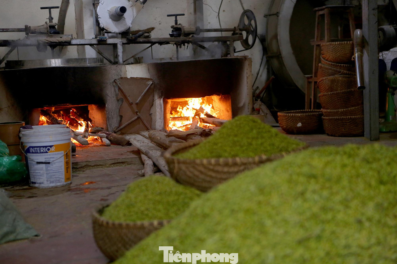 Cốm Mễ Trì là cốm mộc, không pha màu; ăn thấy cảm giác thơm ngon, mềm dẻo, bùi.