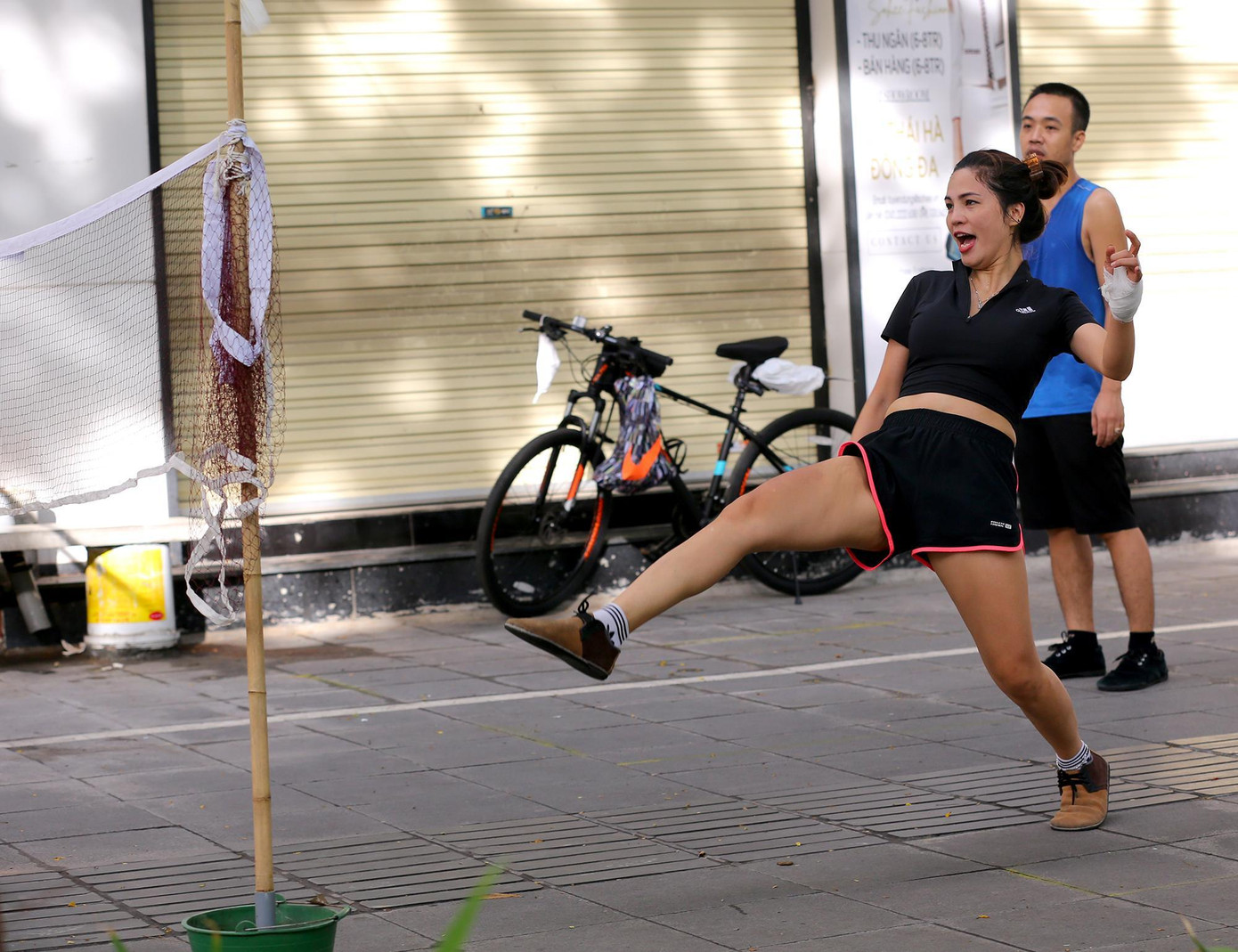 Tuy nhiên một số người dân lại có tâm lý chủ quan không tuân thủ khuyến cáo 5K, đeo khẩu trang phòng, chống dịch.