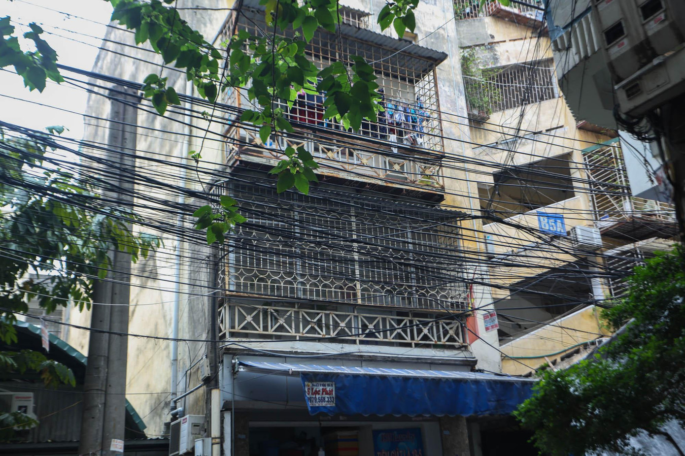 Những 'chuồng cọp' này có kết cấu không giống nhau, màu sắc mỗi cái một khác, khiến cho hình ảnh của Thủ đô cũng trở nên nhếch nhác, xấu xí và mất mỹ quan đô thị.