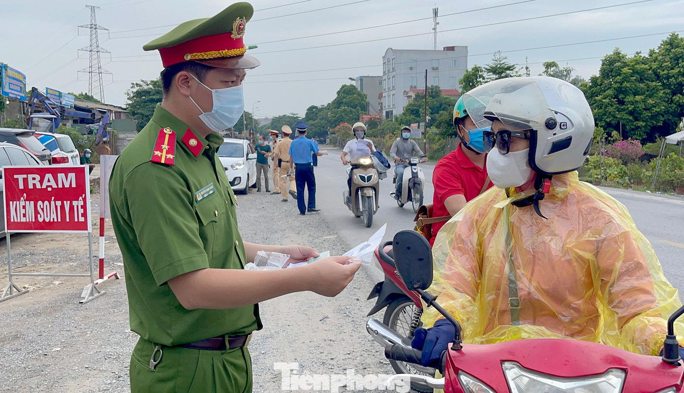 Phương án này vừa bảo đảm tiếp tục thực hiện triệt để biện pháp giãn cách xã hội ở "vùng đỏ"; vừa tạo điều kiện phục hồi sản xuất, kinh doanh, chăm lo sinh kế, bảo đảm an sinh xã hội ở "vùng cam" và "vùng xanh".
