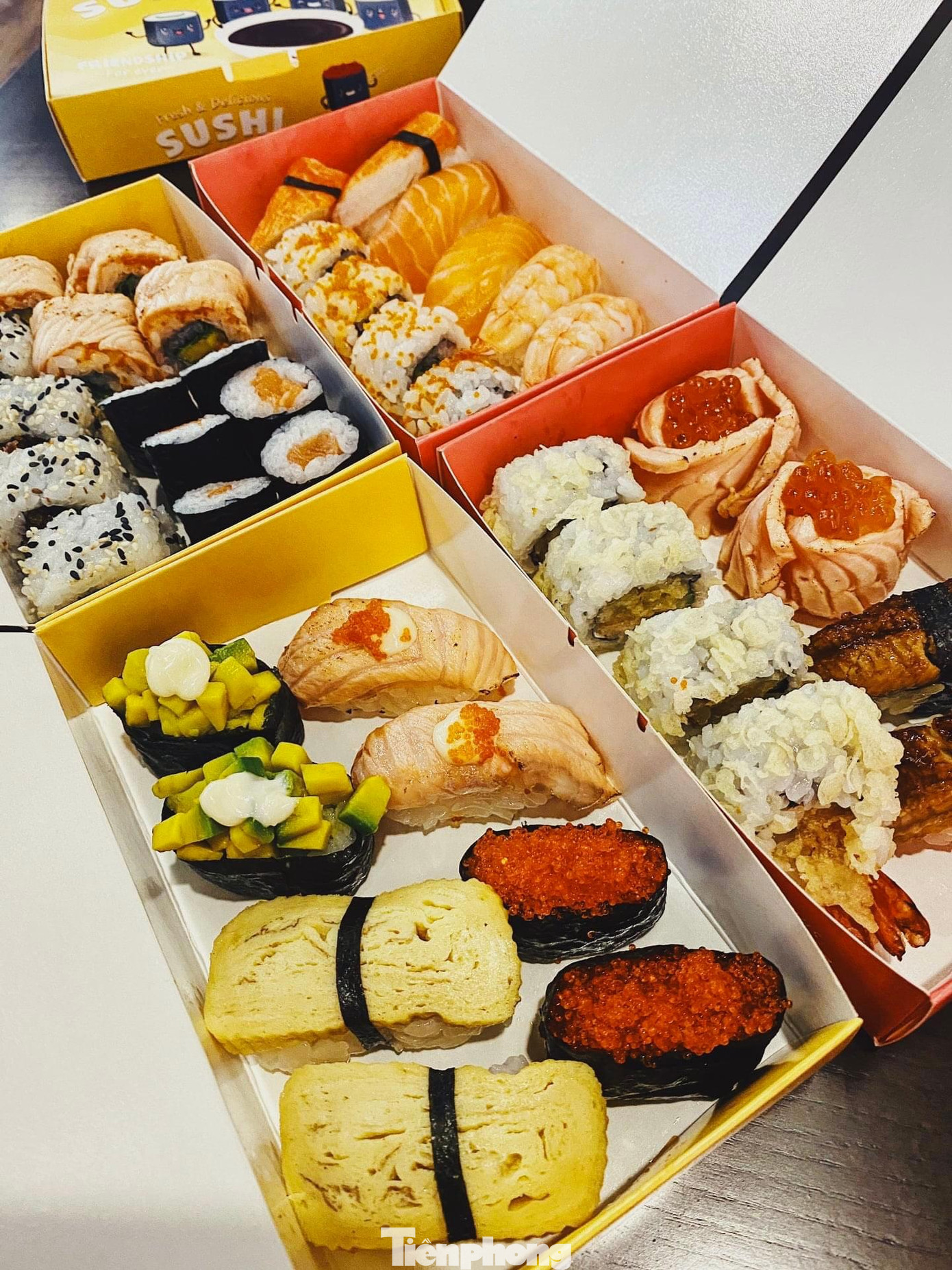 Thời điểm gần đây, khi dịch COVID-19 bùng phát, không ít người đã lựa chọn đặt đồ ăn trưa qua các ứng dụng giao hàng trực tuyến.