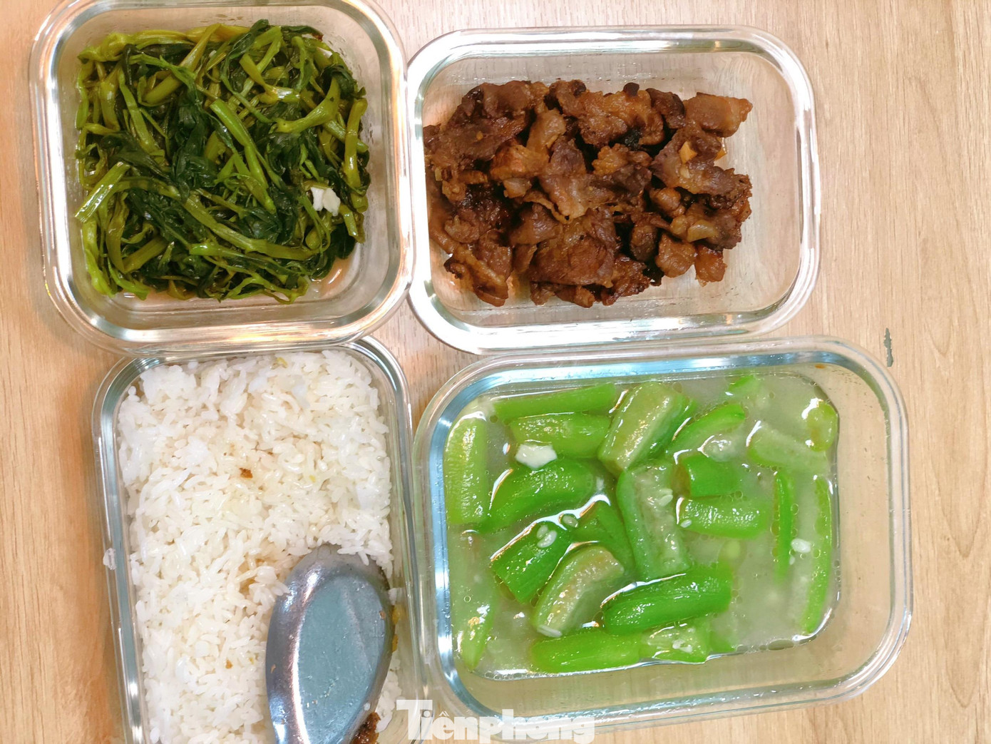 Thực đơn có thể thay đổi theo ngày, đảm bảo dinh dưỡng và vệ sinh an toàn thực phẩm.