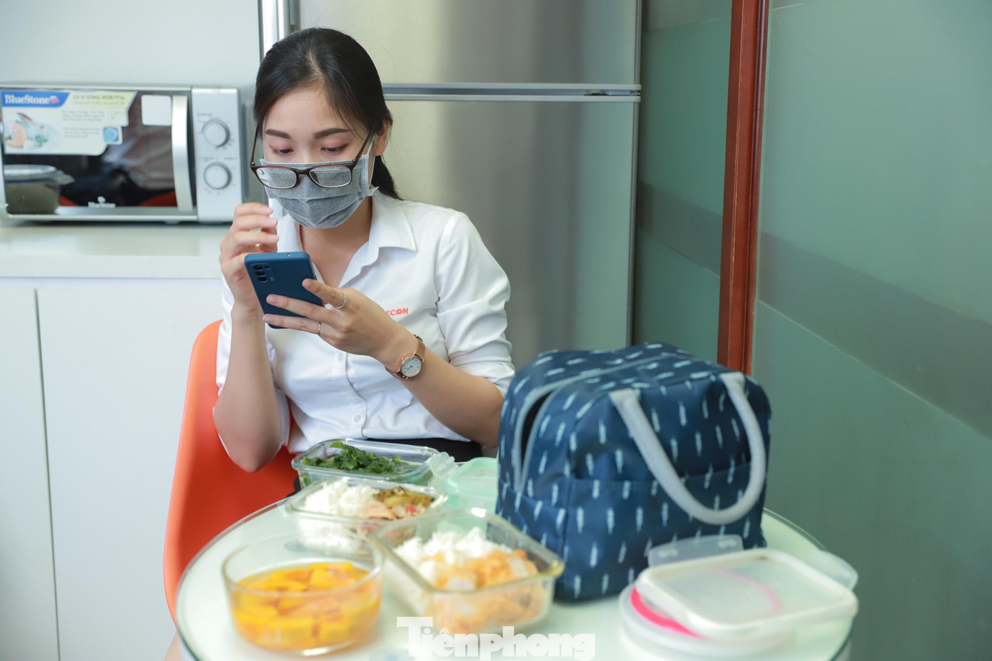 Những bữa trưa được chuẩn bị sẵn từ nhà là lựa chọn của phần đông dân công sở hiện nay.