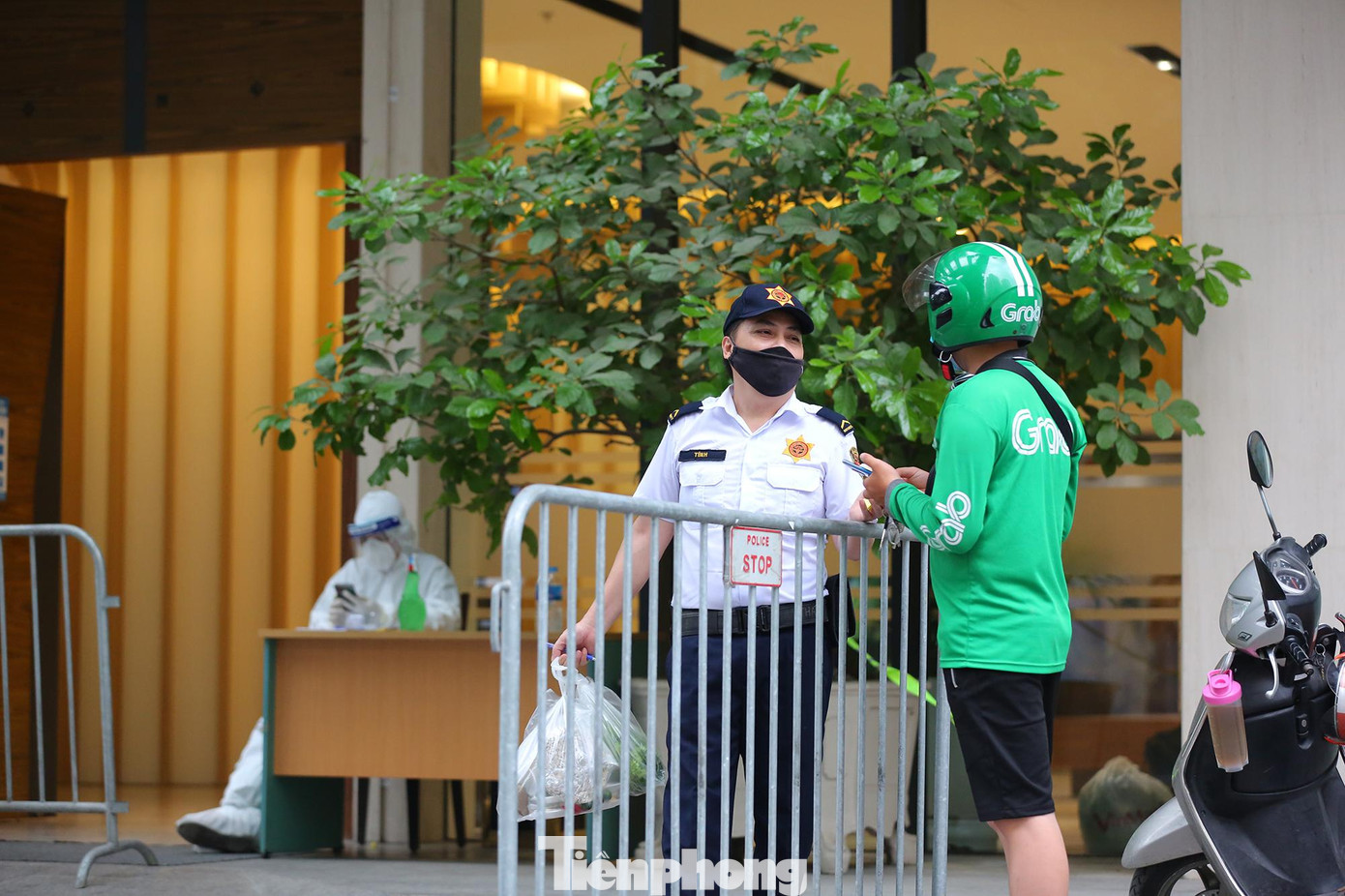 Ngày 24/05/2021 bệnh nhân có kết quả xét nghiệm dương tính do CDC Hà Nội thực hiện.