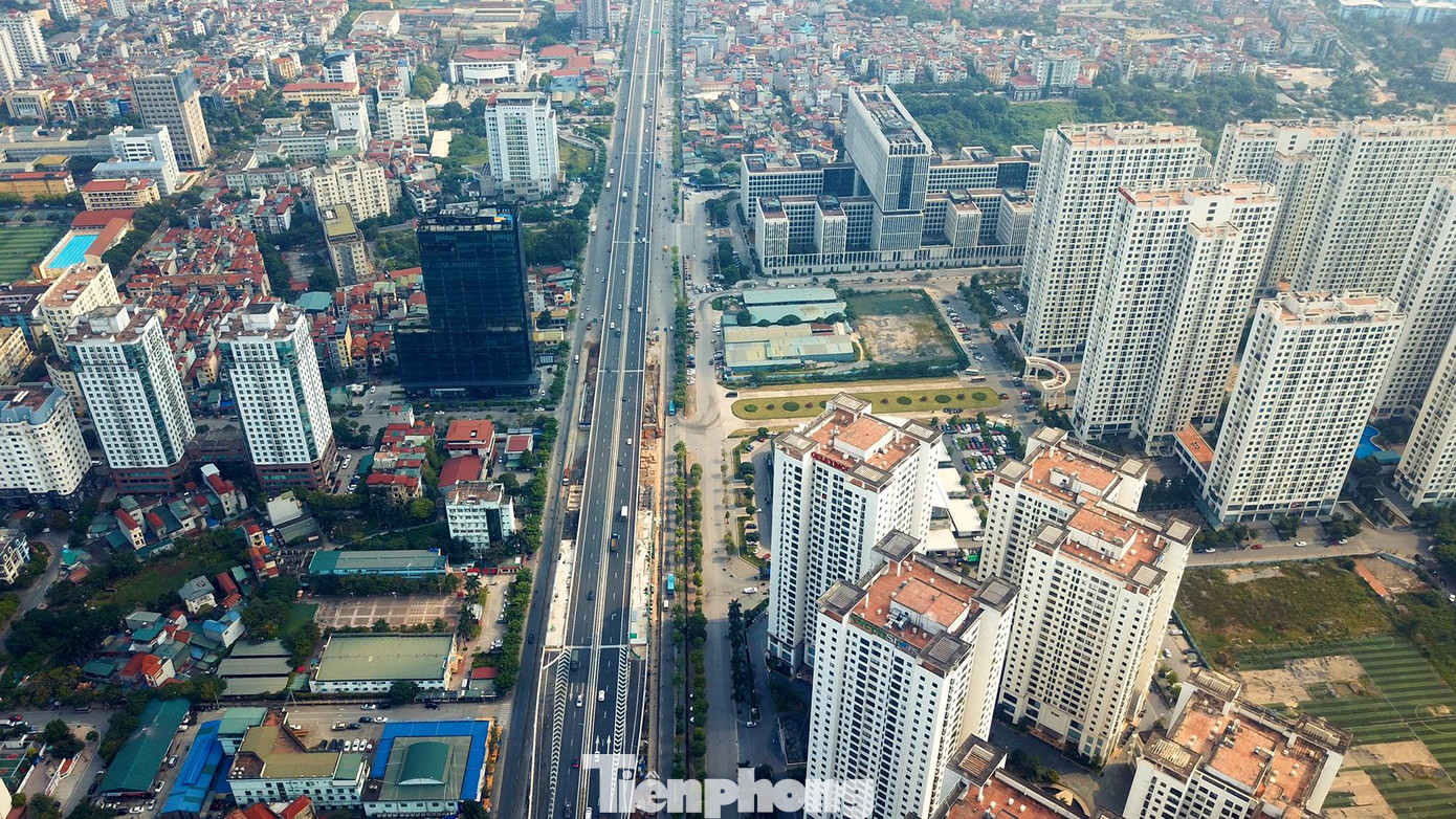 Sở Giao thông Vận tải Hà Nội vừa có văn bản cấp phép cho Ban Quản lý dự án Thăng Long rào chắn trên đường vành đai 3 trên cao, phục vụ thi công ram lên xuống của dự án cầu cạn.