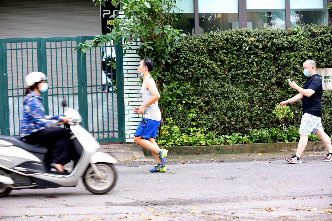 Các hoạt động như chạy bộ....