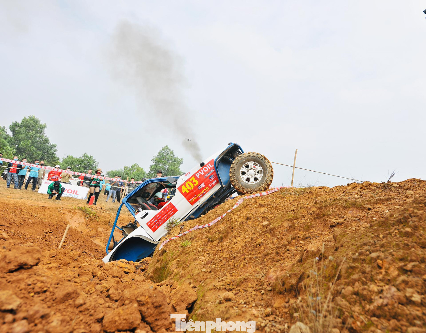 Mỗi khi các xe vượt chướng ngại vật thành công sẽ nhận được sự tán thưởng nhiệt liệt của các vận động viên và khán giả.