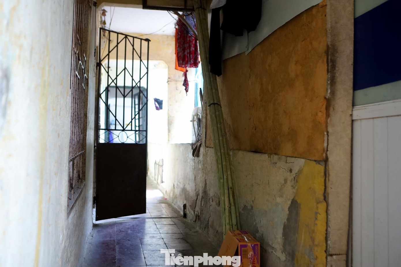 Người dân tại các khu tập thể này đều mong muốn sớm được di dời tới nơi khác sinh sống cho ổn định. Tuy nhiên vẫn còn 1 số hộ dân vẫn quyết bám trụ để chờ đợi chính sách hợp lý hơn.