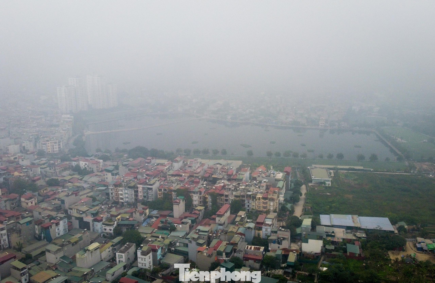 Ngày hôm nay nhiều nơi tại Hà Nội không khí trở nên mù mịt, ngột ngạt. Nhiều trạm quan trắc của Sở TNMT đo được chỉ số ô nhiễm ở mức xấu.