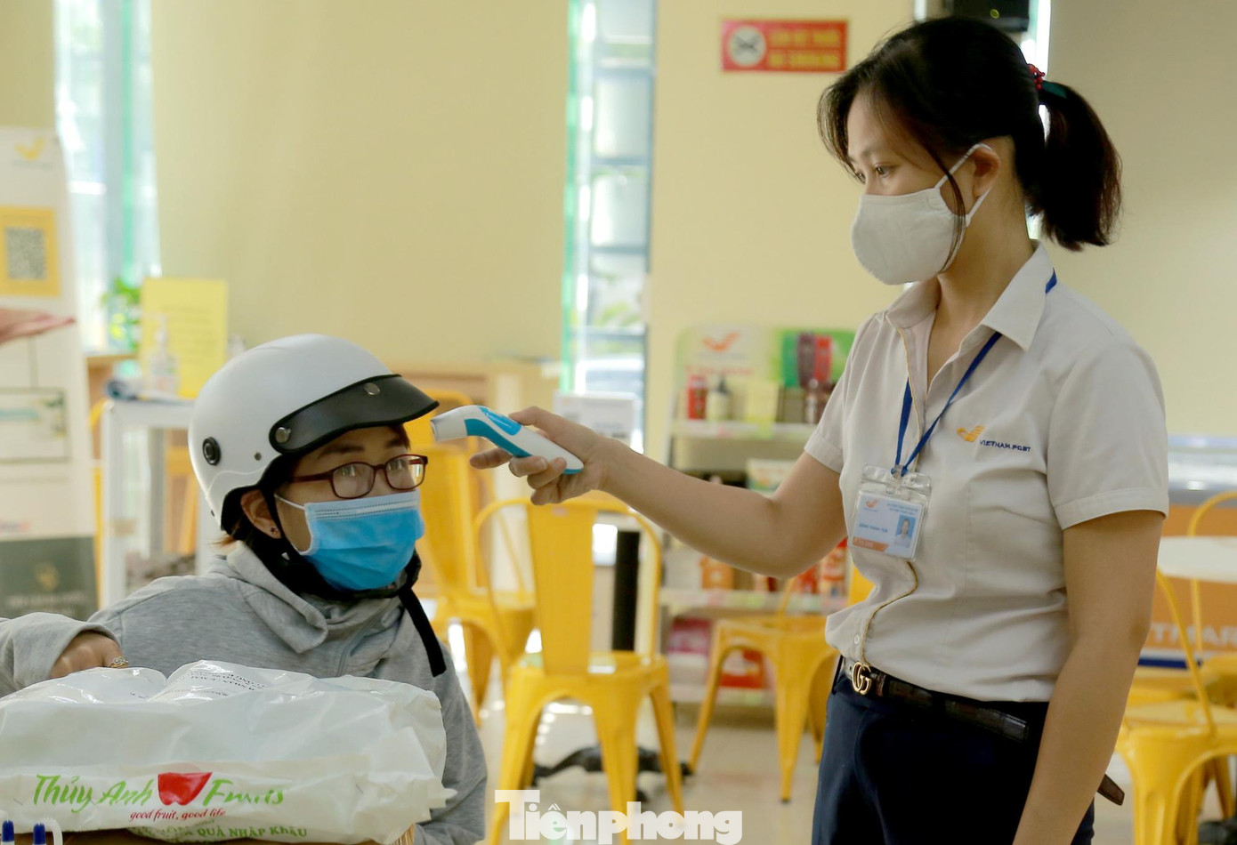 Theo Giám đốc Sở GTVT Hà Nội Vũ Văn Viện, các siêu thị và doanh nghiệp bưu chính được phép hoạt động khi Hà Nội áp dụng Chỉ thị 16.