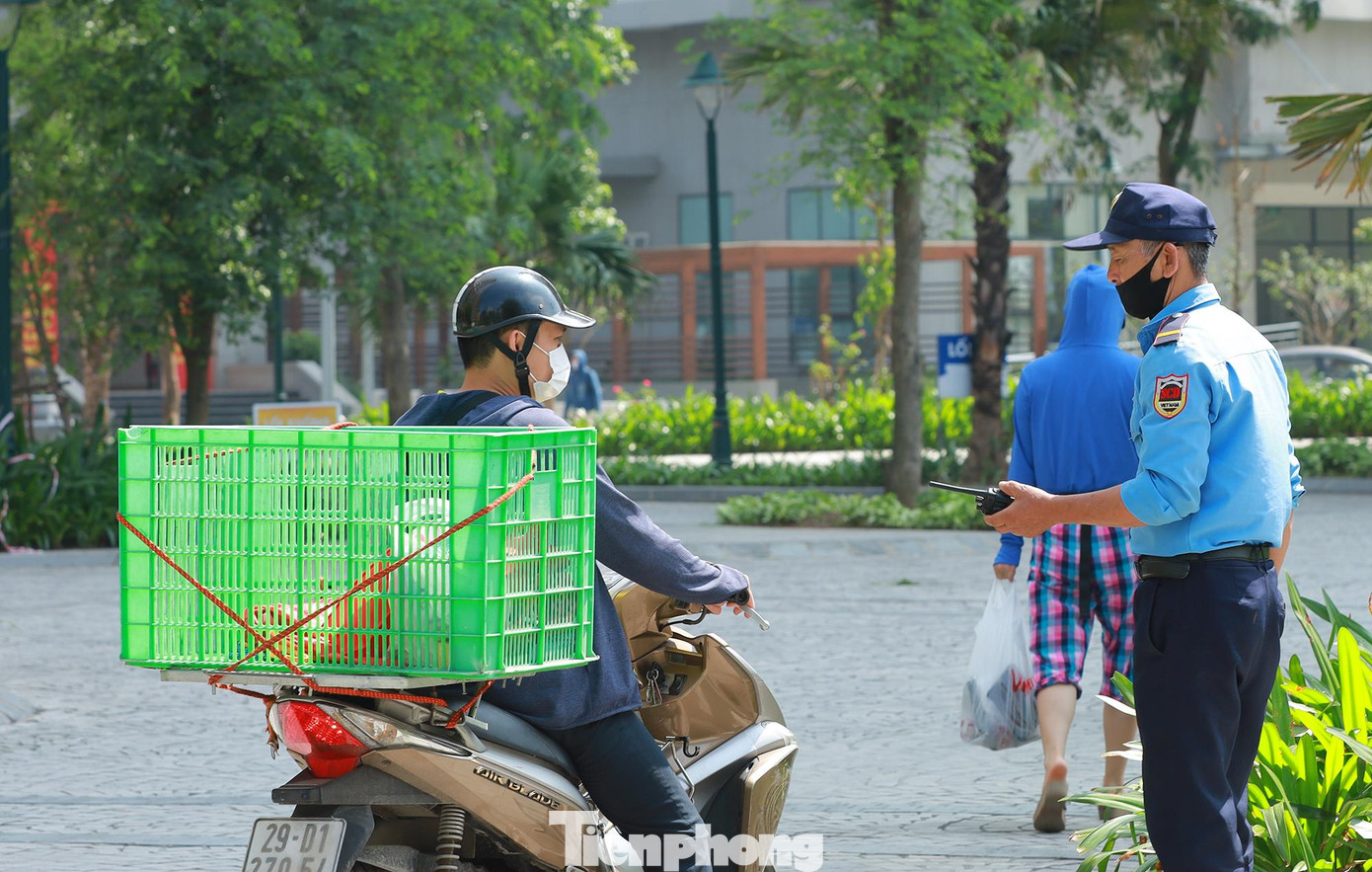 Trong đợt dịch mới bùng phát lần thứ 4 này, Hà Nội đã ghi nhận tổng cộng 11 chùm ca bệnh. Trong đó, theo nhận định của Sở Y tế, chùm ca bệnh tại Times City - Công ty T&amp;T là rất phức tạp và chưa rõ nguồn lây. Đến nay, chùm ca bệnh này đã có 29 trường hợp dương tính SARS-CoV-2 và lan ra 10 quận huyện.