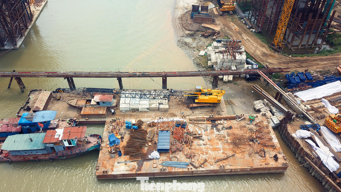 Hiên dự án đang được đẩy nhanh tiến độ, mỗi ngày có hàng trăm công nhân được huy động để hoàn thiện dự án.