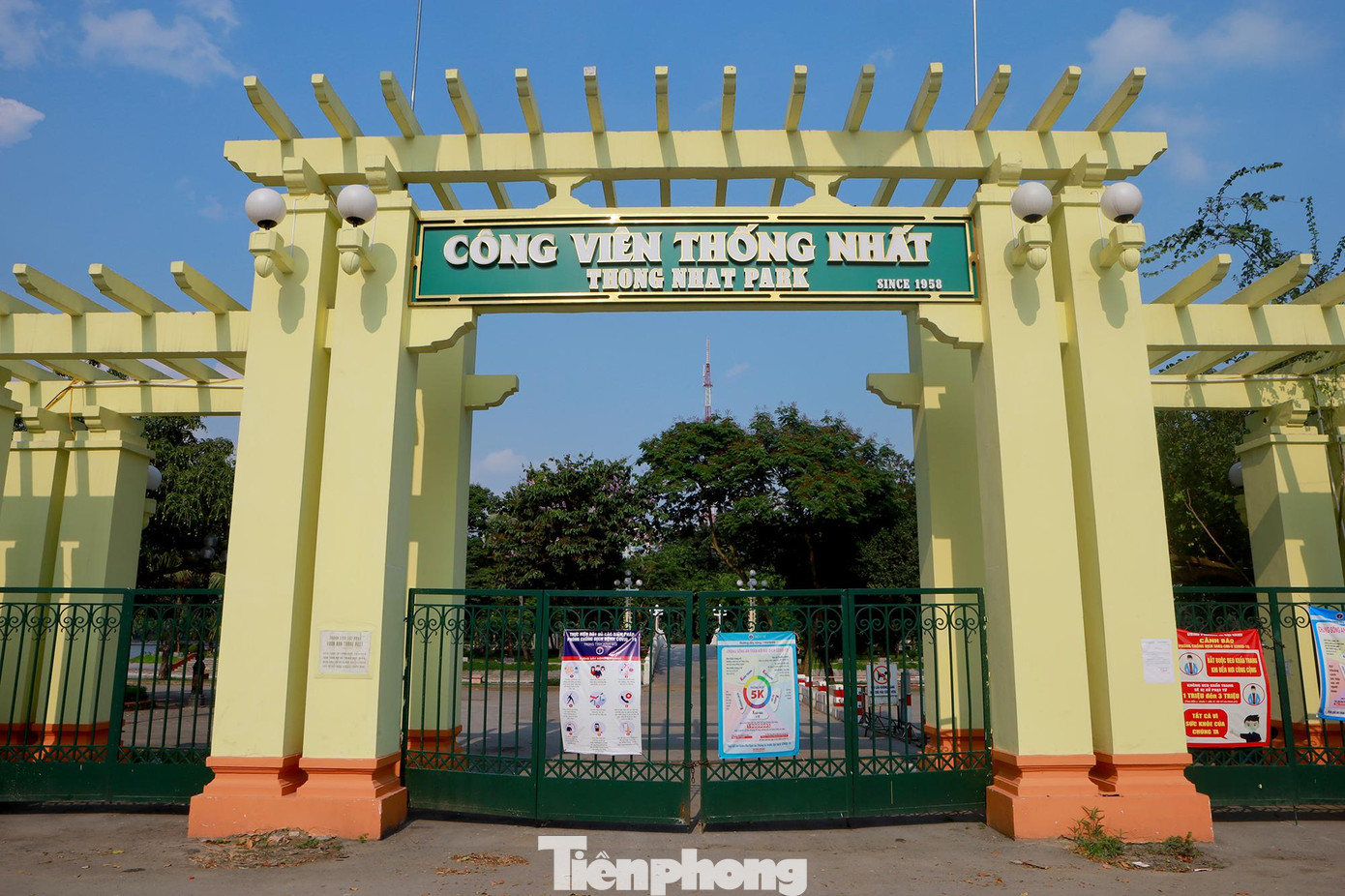 Tất cả các công viên đều đã đóng cửa tạm ngừng hoạt động theo chỉ đạo phòng, chống dịch COVID-19 của thành phố Hà Nội từ ngày 5/5.