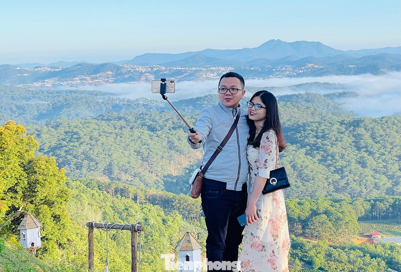 Còn gì tuyệt hơn khi cùng nhau thức dậy săn mây sáng sớm và có những bức hình đẹp để đời…