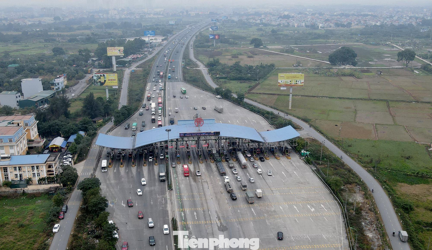 Ghi nhận tại nút giao từ cao tốc Pháp Vân - Cầu Giẽ hướng từ trung tâm thành phố Hà Nội, giao thông thông thoáng, không xảy ra tình trạng ùn tắc kéo dài.