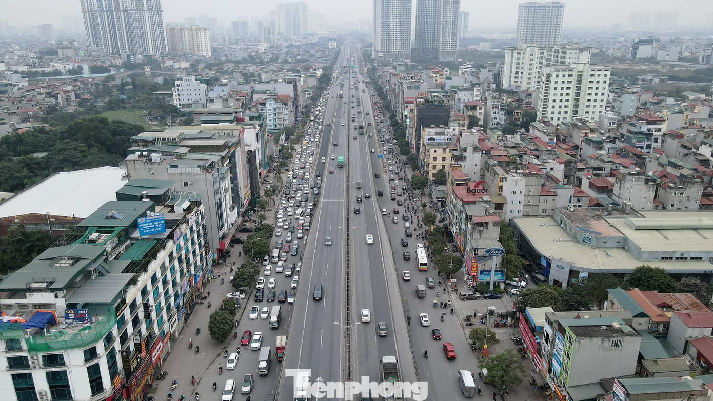 Đường vành đai 3 trên cao khá thông thoáng vào buổi chiều ngày cuối năm.