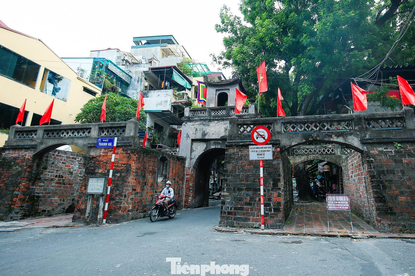 Ô Quan Chưởng, di tích khá nguyên vẹn, như một chứng tích sống động của kinh thành Thăng Long.