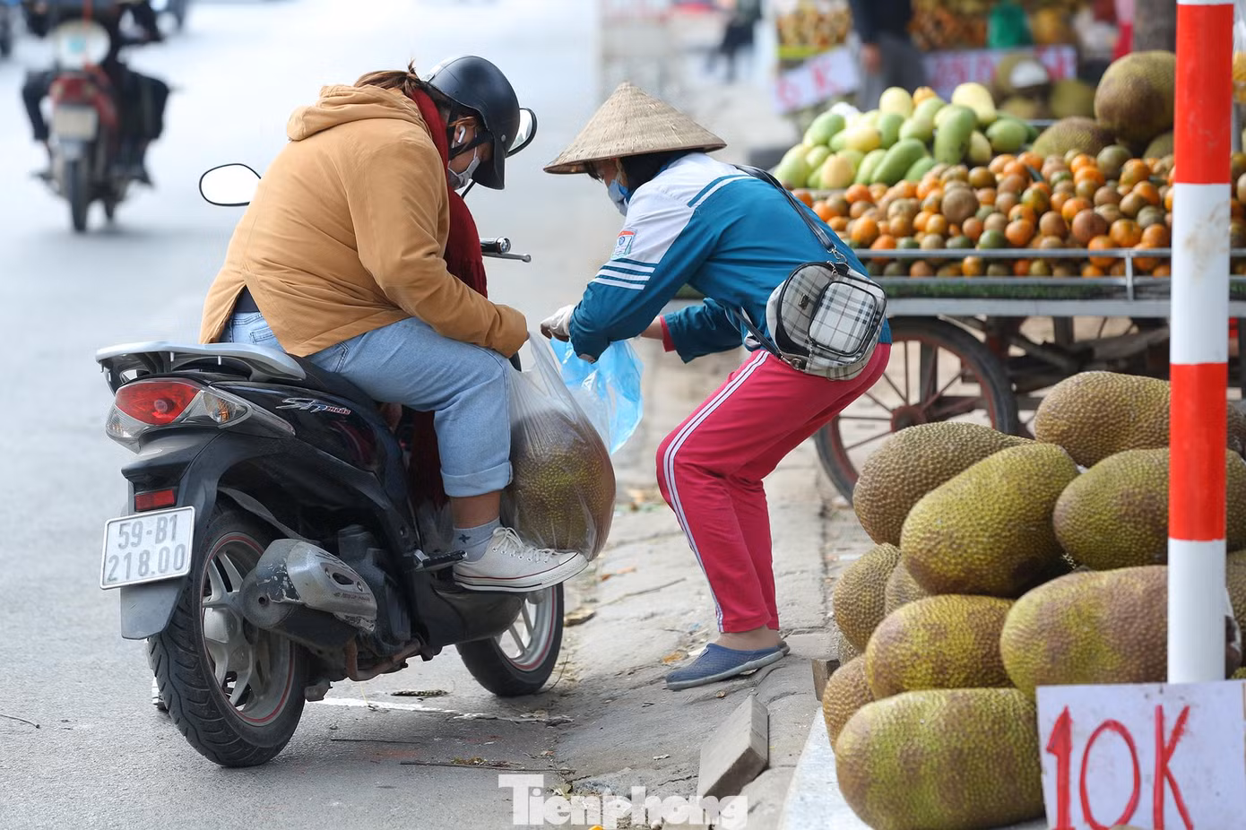 Trên nhiều hội nhóm, người dân đã chia sẻ thông tin, kêu gọi cùng nhau đến mua giải cứu nông sản cho người dân.