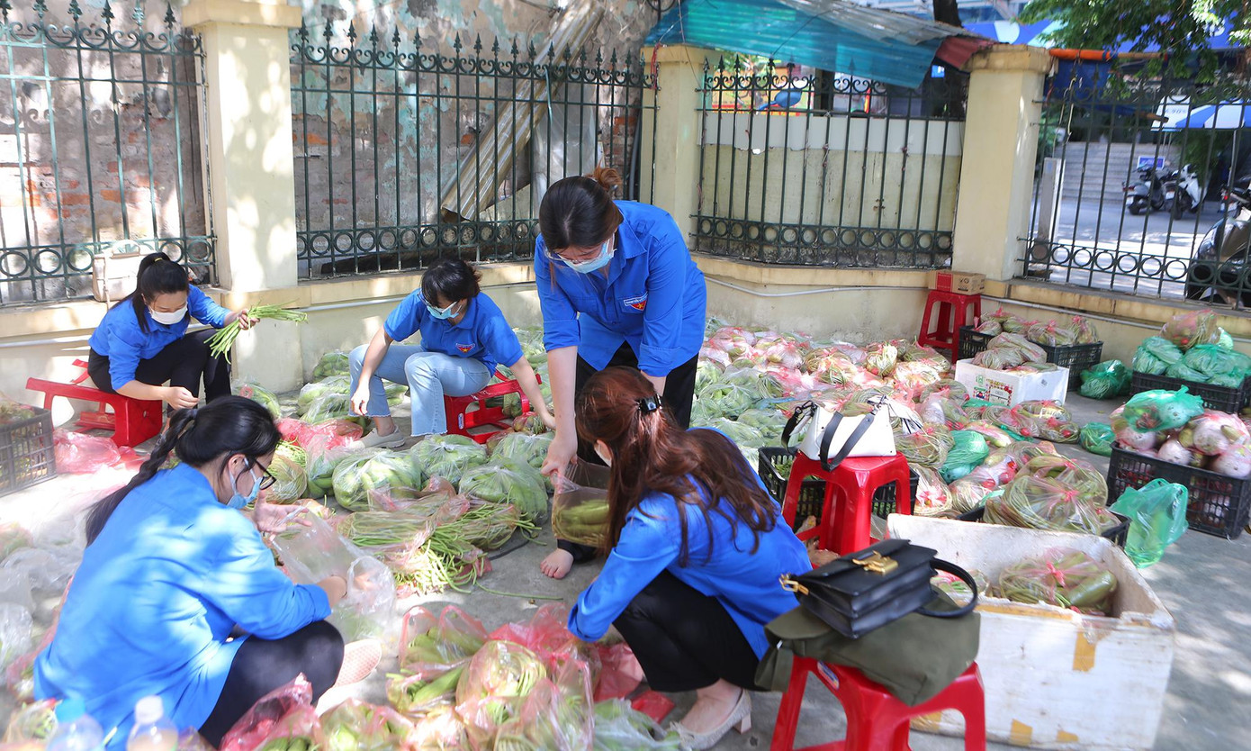 Trong thời gian thực hiện giãn cách xã hội, người dân gặp nhiều khó khăn trong mua sắm lương thực, thực phẩm và nhu yếu phẩm phục vụ cho sinh hoạt, đặc biệt là những hộ gia đình có hoàn cảnh khó khăn.