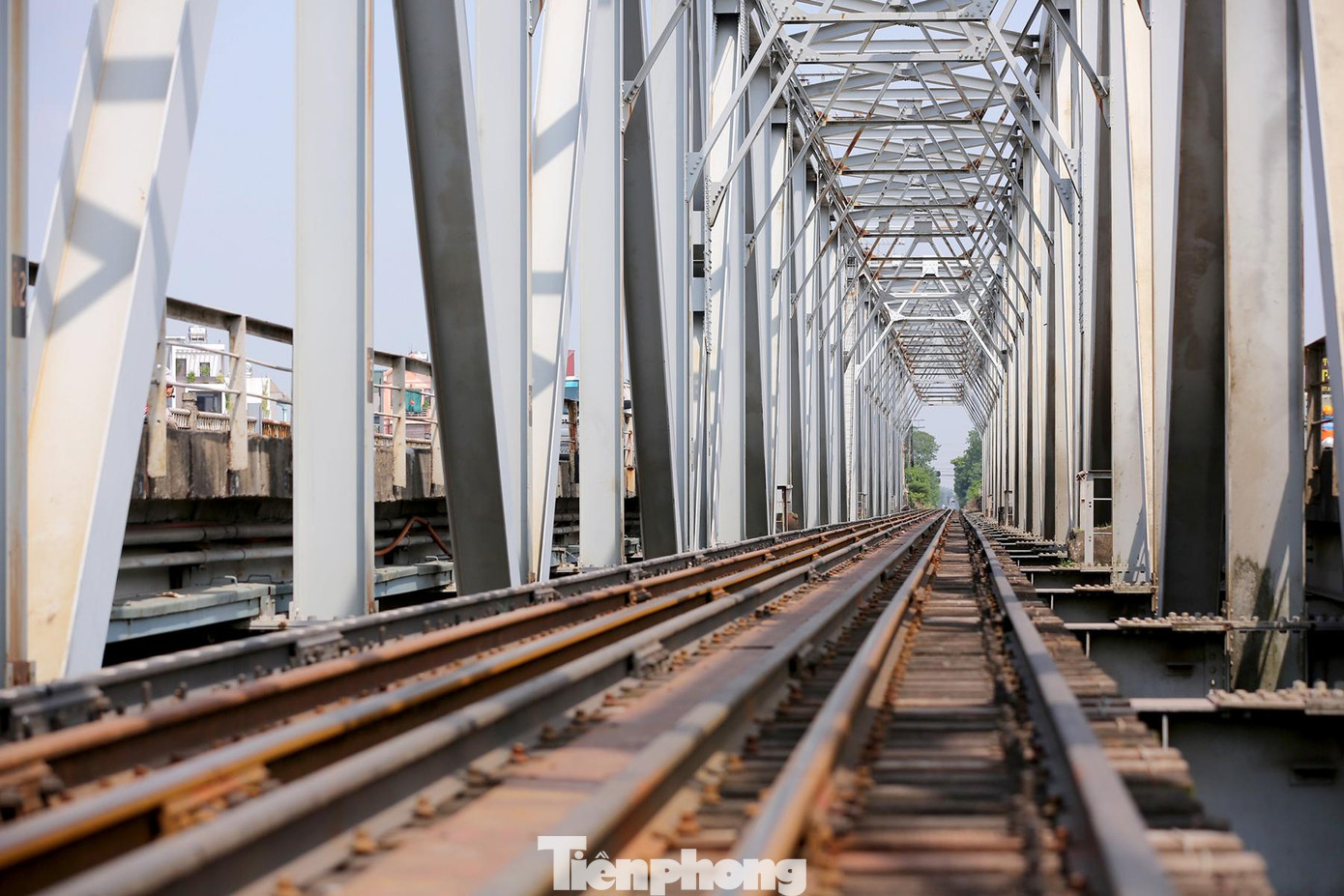 Theo Ban QLDA6 cho biết, trong cơ cấu tổng mức đầu tư dự án, chi phí bồi thường hỗ trợ giải phóng mặt bằng đã chiếm gần 50% (776,2 tỷ đồng). Công tác đền bù, giải phóng mặt bằng sẽ được tách thành tiểu dự án và giao cho UBND TP Hà Nội làm chủ đầu tư thực hiện