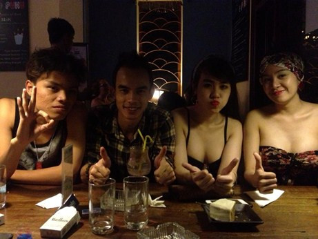  Bà Tưng cùng những người bạn đặc biệt trong ekip