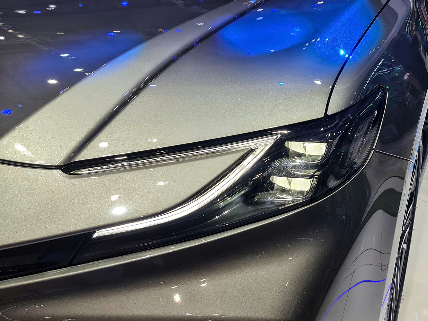 Đèn pha được thiết kế cách điệu