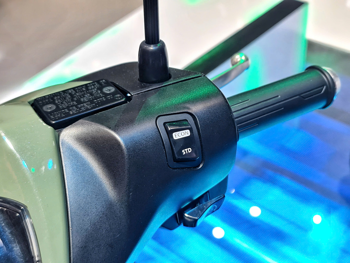 Nút tuỳ chọn chế độ lái