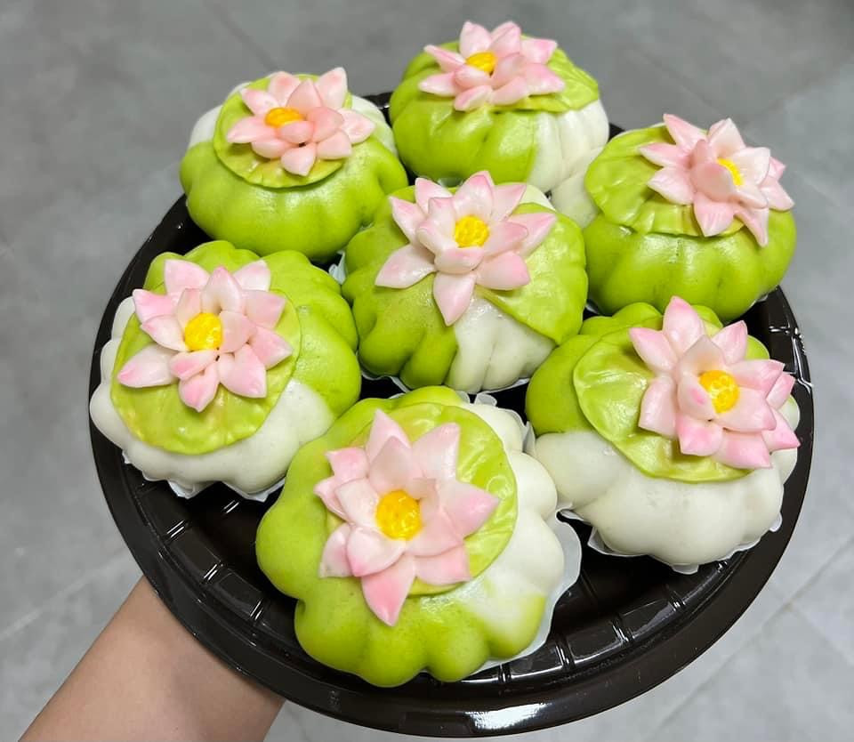 Bánh bao liên hoa nhân cốm (Ảnh: T.Trang) Bánh bao liên hoa nhân cốm (Ảnh: T.Trang)