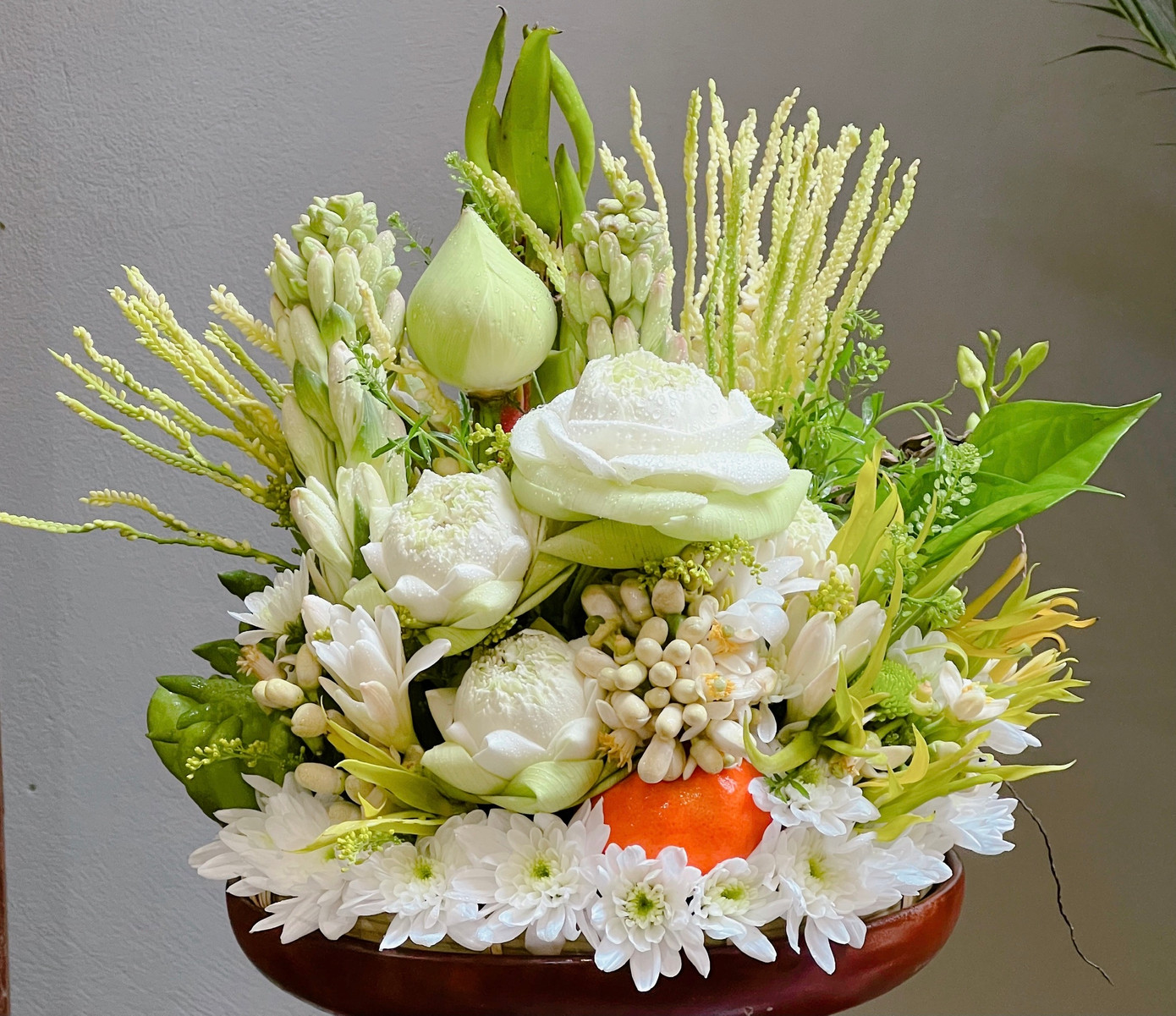 Mẹt hoa cúng giá bạc triệu nhận được nhiều sự quan tâm của chị em. Mẹt hoa cúng giá bạc triệu nhận được nhiều sự quan tâm của chị em.