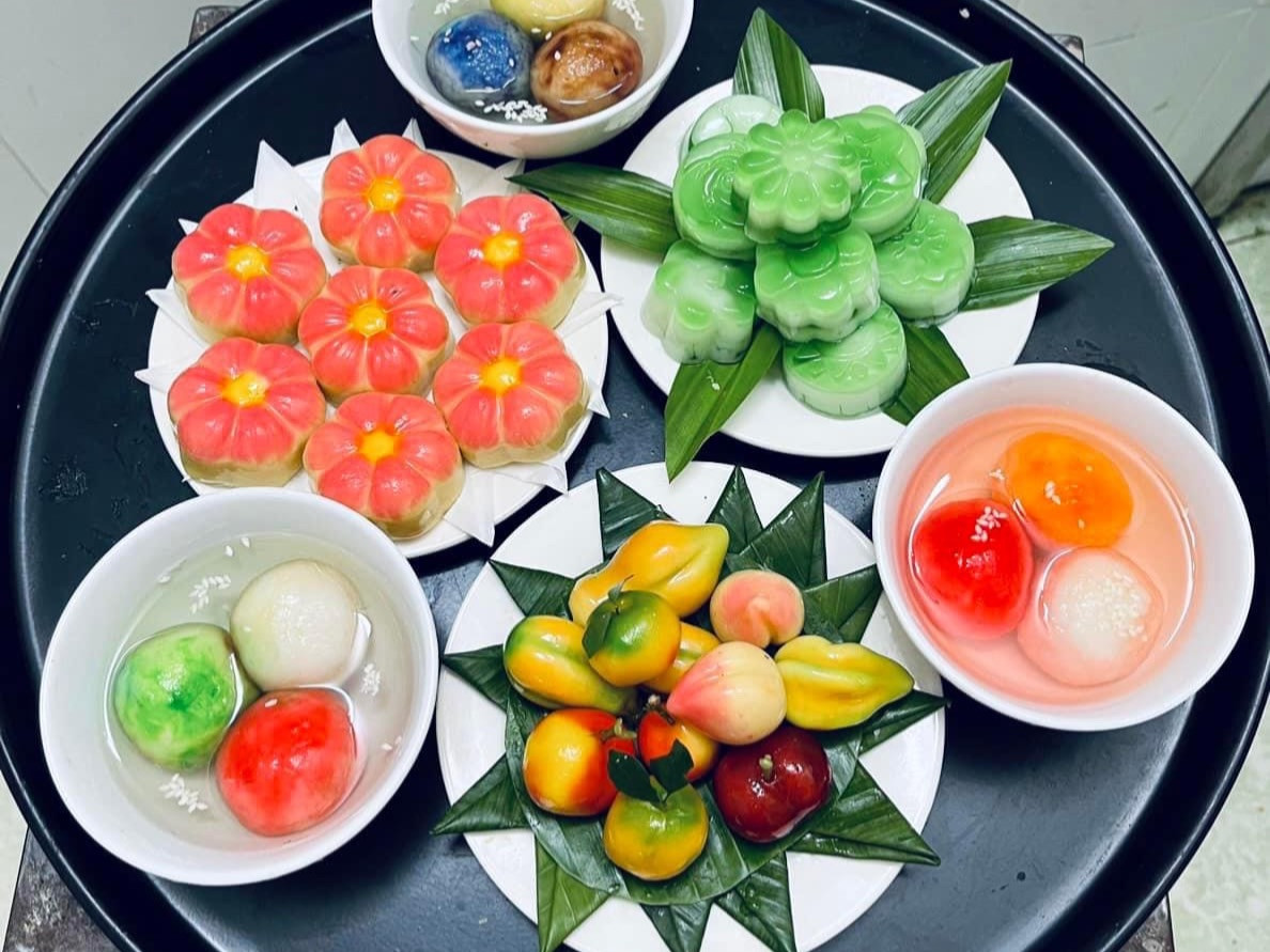 Mâm cỗ chay gồm bánh trôi, thạch, bánh đậu xanh hoa quả... giá 200.000 đồng/mâm, loại mâm có xôi 3D giá cao hơn (Ảnh: Q.Trang) Mâm cỗ chay gồm bánh trôi, thạch, bánh đậu xanh hoa quả... giá 200.000 đồng/mâm, loại mâm có xôi 3D giá cao hơn (Ảnh: Q.Trang)