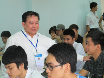 Thứ trưởng Bùi Văn Ga kiểm tra thi tại Trường ĐHDL Thăng Long. Ảnh: HT. Thứ trưởng Bùi Văn Ga kiểm tra thi tại Trường ĐHDL Thăng Long. Ảnh: HT