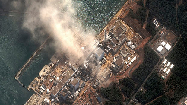 Khói trắng bốc lên tại nhà máy hạt nhân của Nhật Bản