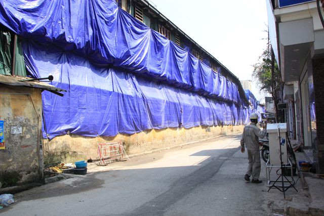 Quây bạt, dọn vệ sinh quanh khu vực cháy Nhà máy Rạng Đông ảnh 1