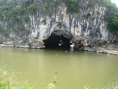 Hang Hiểm, nơi ông Minh và hai cháu bé gặp nạn. Ảnh: Lê Hoàng