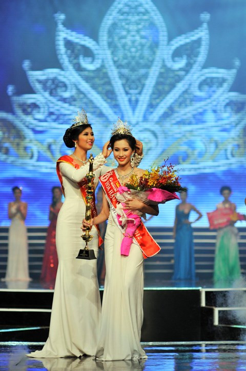 Hoa hậu Ngọc Hân làm phù dâu trong lễ cưới của Hoa hậu Thu Thảo ảnh 5