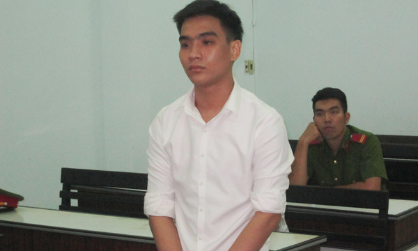 Bị đập ly bia vào đầu vì mắng bạn nhậu là...nhóc con ảnh 1