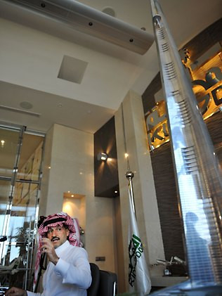 Hoàng tử Ả rập Alwaleed Bin Talal công bố dự án xây dựng tháp Kingdom Tower. 