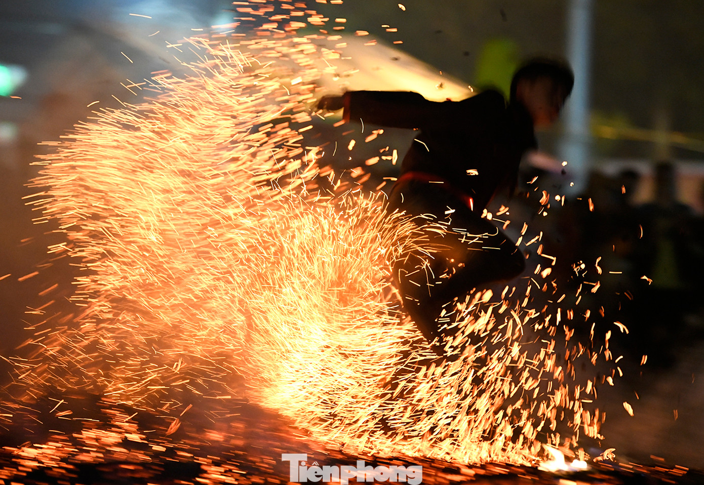 Cùng với lễ hội nhảy lửa năm nay, huyện Quang Bình tổ chức chuỗi hoạt động gồm: Ngày hội Truyền thống, lễ hội đua thuyền lần thứ IX tại lòng hồ Thủy điện Sông Chừng.